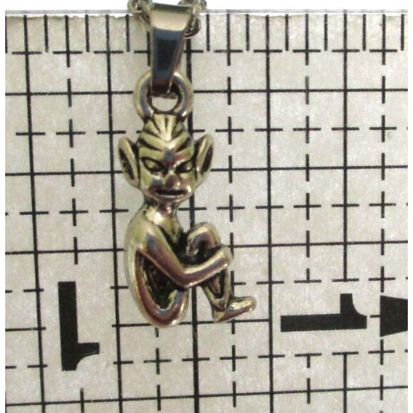 New Alien Pendant Necklace With 18" Stainless Chain - Unique Unisex Jewelry Gift - Picture 3 of 5